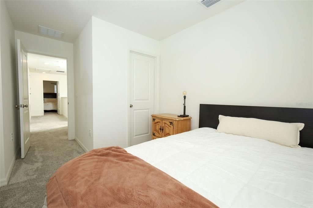 出租: $2,100 (3 贝兹, 2 浴室, 1575 平方英尺)