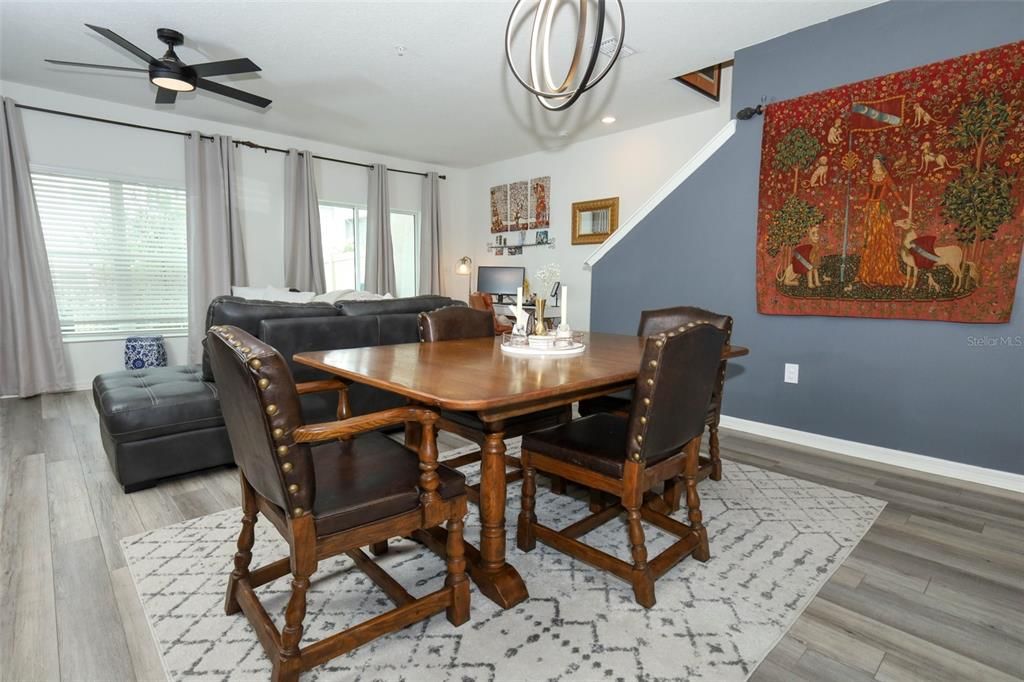 出租: $2,100 (3 贝兹, 2 浴室, 1575 平方英尺)