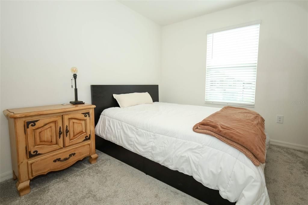 出租: $2,100 (3 贝兹, 2 浴室, 1575 平方英尺)