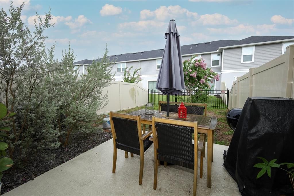 出租: $2,100 (3 贝兹, 2 浴室, 1575 平方英尺)