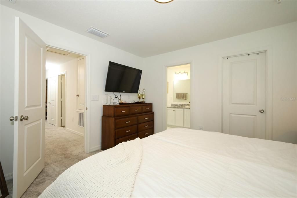 出租: $2,100 (3 贝兹, 2 浴室, 1575 平方英尺)