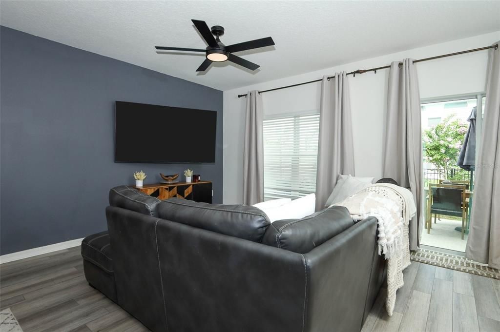 出租: $2,100 (3 贝兹, 2 浴室, 1575 平方英尺)