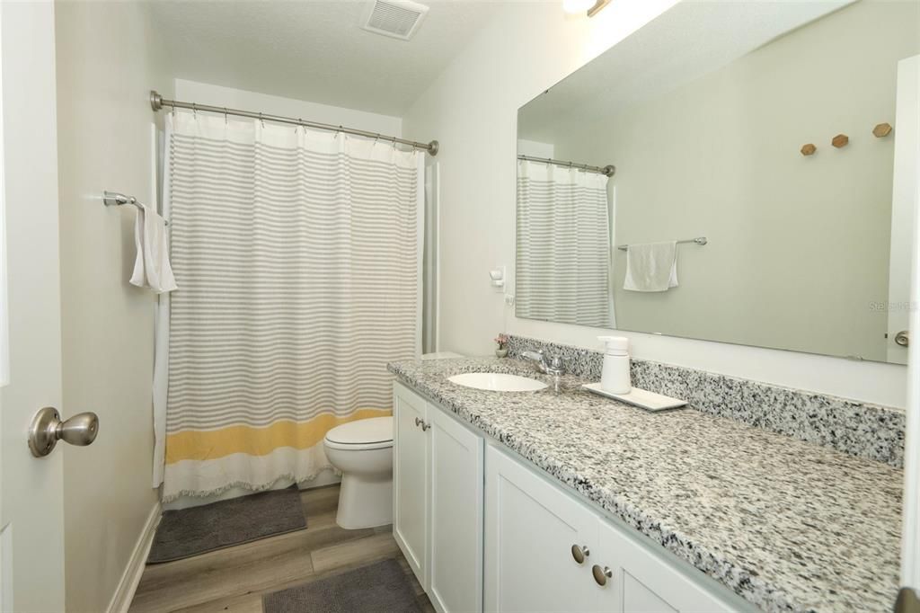 出租: $2,100 (3 贝兹, 2 浴室, 1575 平方英尺)