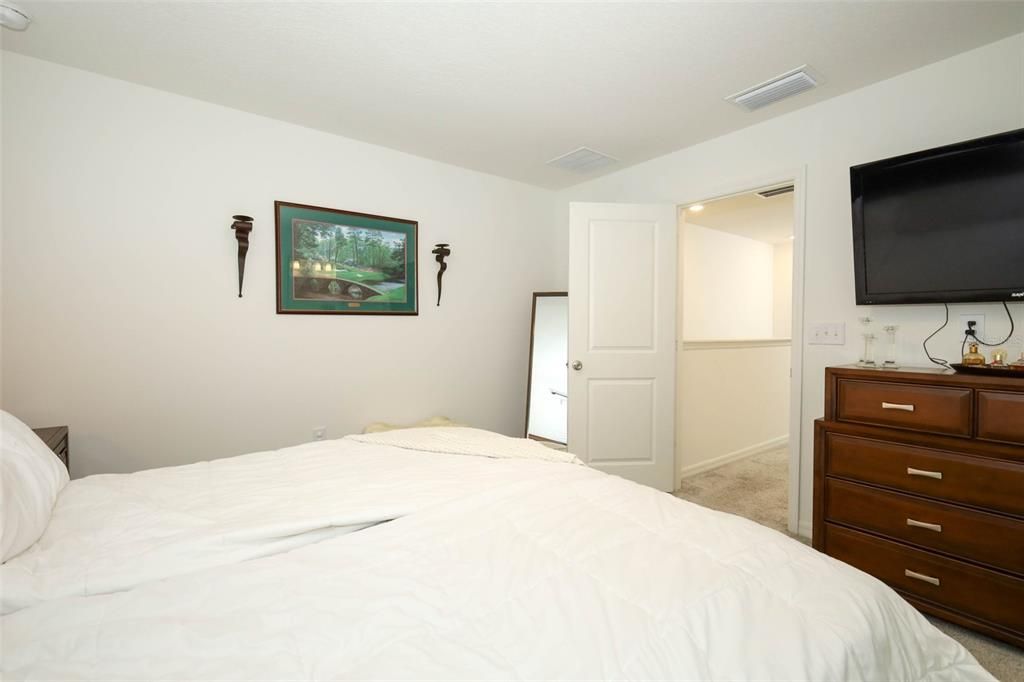 出租: $2,100 (3 贝兹, 2 浴室, 1575 平方英尺)