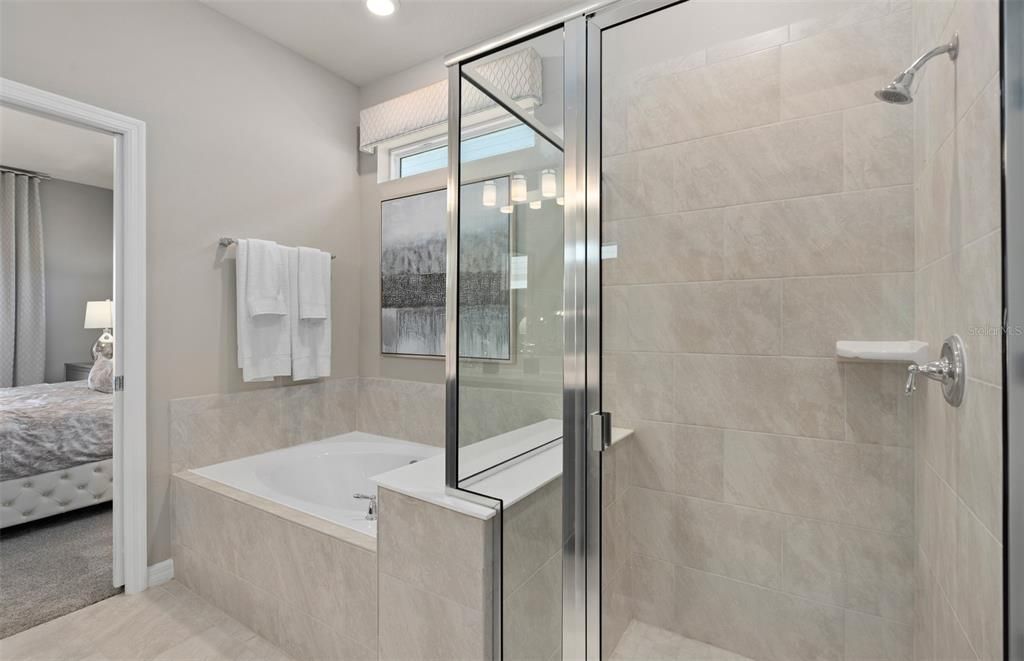 Под контрактом: $749,870 (5 спален, 5 ванн, 2611 Квадратных фут)