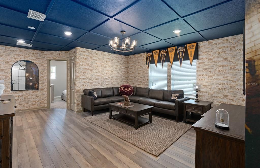 Под контрактом: $749,870 (5 спален, 5 ванн, 2611 Квадратных фут)