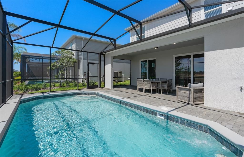 Под контрактом: $749,870 (5 спален, 5 ванн, 2611 Квадратных фут)