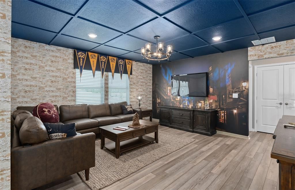 Под контрактом: $749,870 (5 спален, 5 ванн, 2611 Квадратных фут)