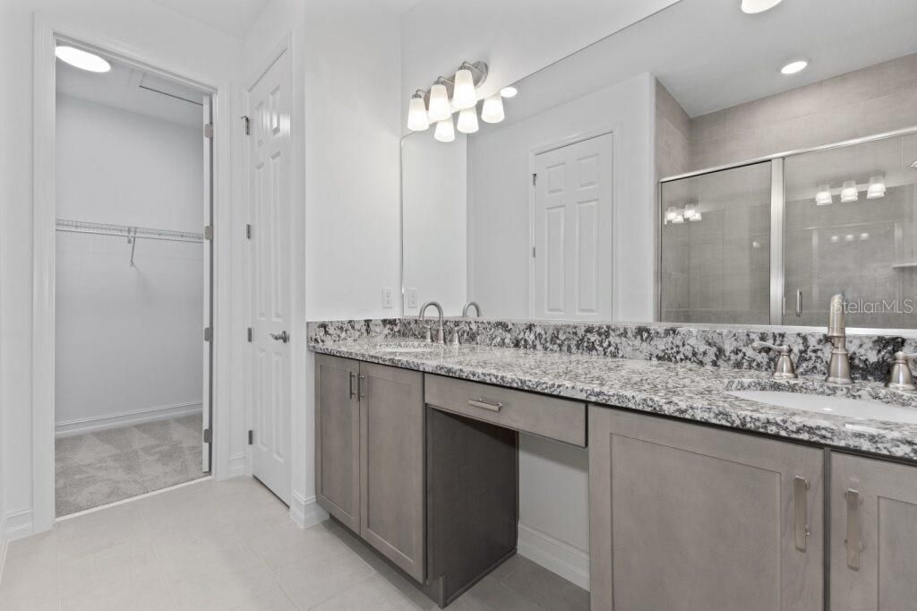 合同活跃: $251,880 (2 贝兹, 2 浴室, 1573 平方英尺)