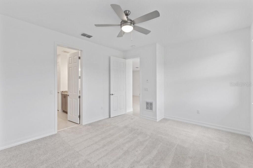 合同活跃: $251,880 (2 贝兹, 2 浴室, 1573 平方英尺)