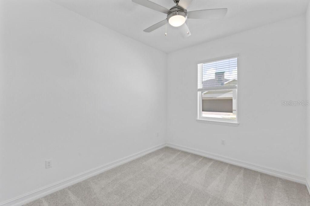 合同活跃: $251,880 (2 贝兹, 2 浴室, 1573 平方英尺)