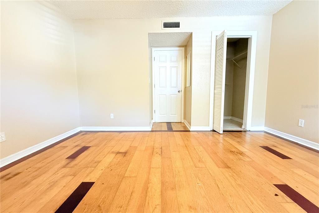 For Sale: $145,000 (2 beds, 2 baths, 1068 Square Feet)