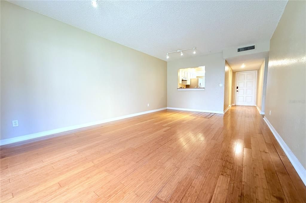 For Sale: $145,000 (2 beds, 2 baths, 1068 Square Feet)