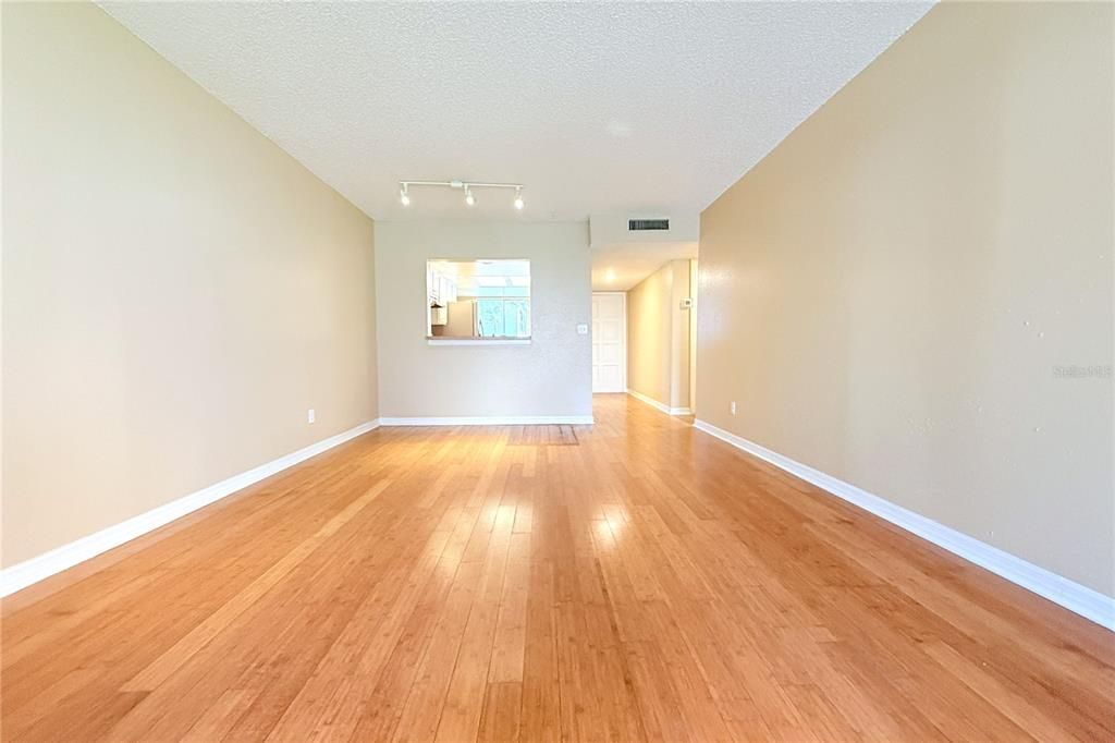 For Sale: $145,000 (2 beds, 2 baths, 1068 Square Feet)