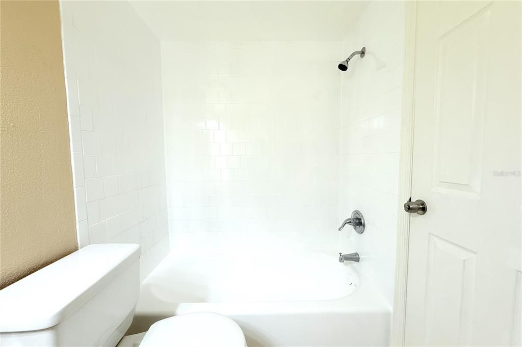 For Sale: $145,000 (2 beds, 2 baths, 1068 Square Feet)