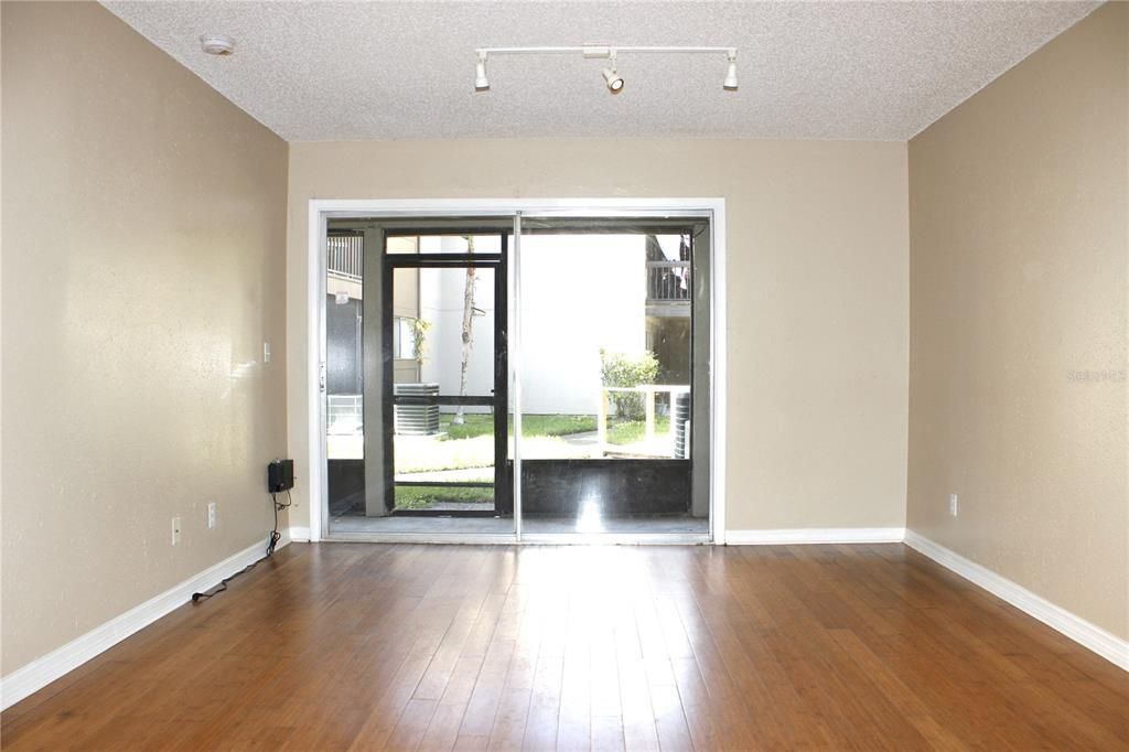 For Sale: $145,000 (2 beds, 2 baths, 1068 Square Feet)