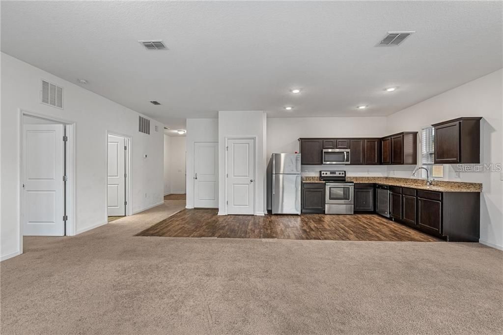 На продажу: $280,000 (3 спален, 2 ванн, 1621 Квадратных фут)