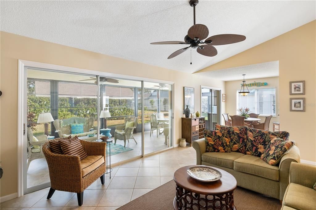 En Venta: $299,900 (2 camas, 2 baños, 1326 Pies cuadrados)