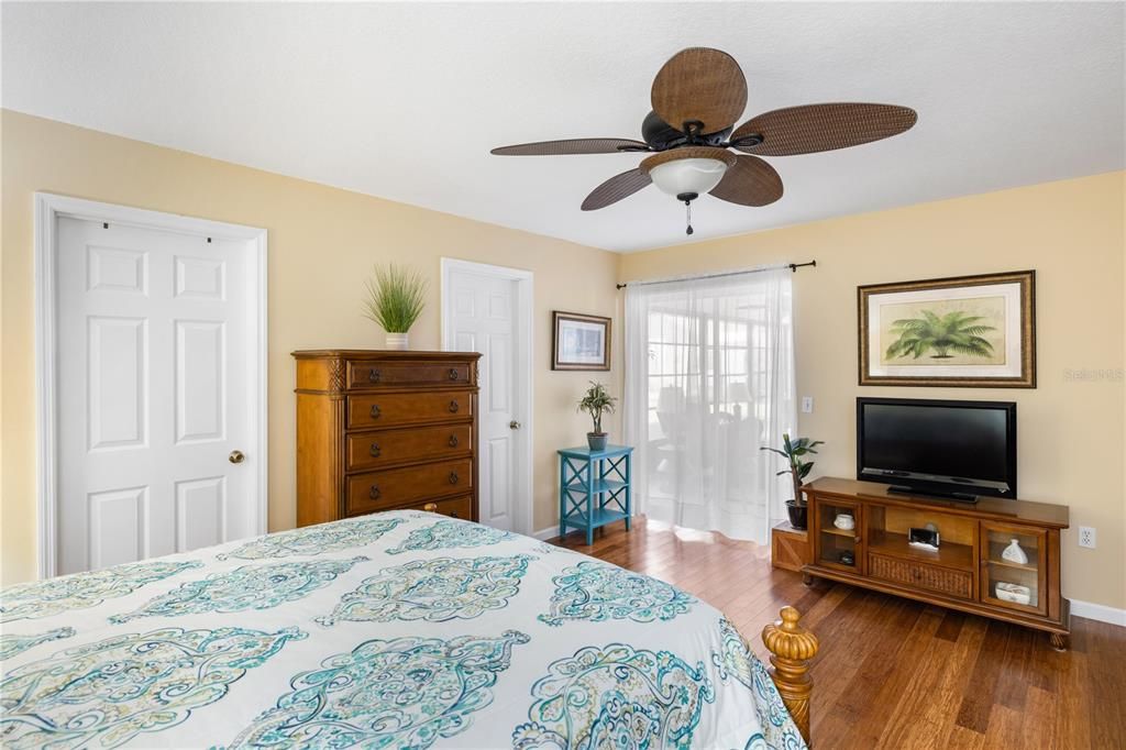 En Venta: $299,900 (2 camas, 2 baños, 1326 Pies cuadrados)