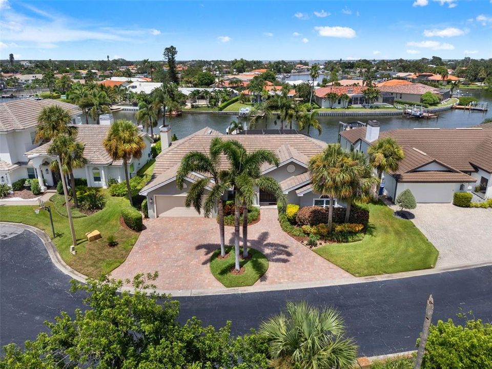 合同活跃: $1,399,000 (4 贝兹, 3 浴室, 2600 平方英尺)