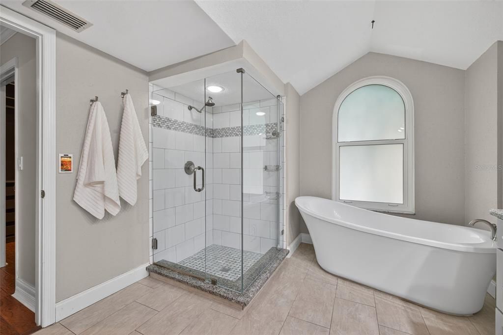 合同活跃: $1,399,000 (4 贝兹, 3 浴室, 2600 平方英尺)