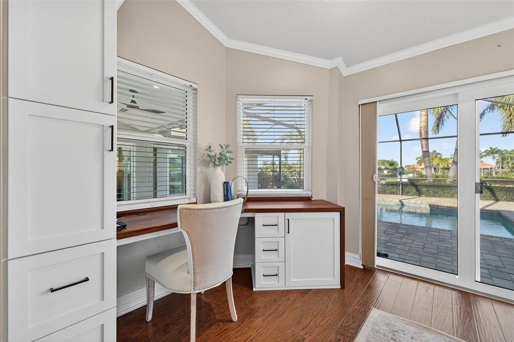 合同活跃: $1,399,000 (4 贝兹, 3 浴室, 2600 平方英尺)