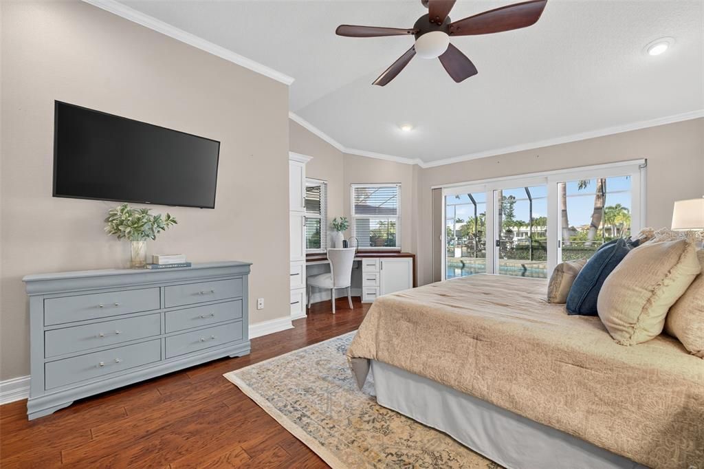 合同活跃: $1,399,000 (4 贝兹, 3 浴室, 2600 平方英尺)