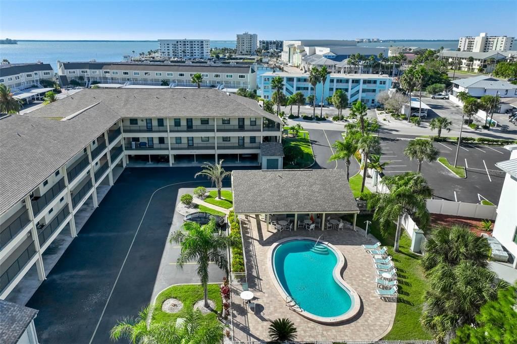 合同活跃: $280,000 (2 贝兹, 2 浴室, 928 平方英尺)