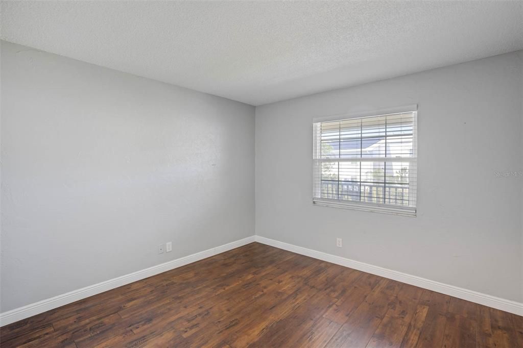 合同活跃: $280,000 (2 贝兹, 2 浴室, 928 平方英尺)