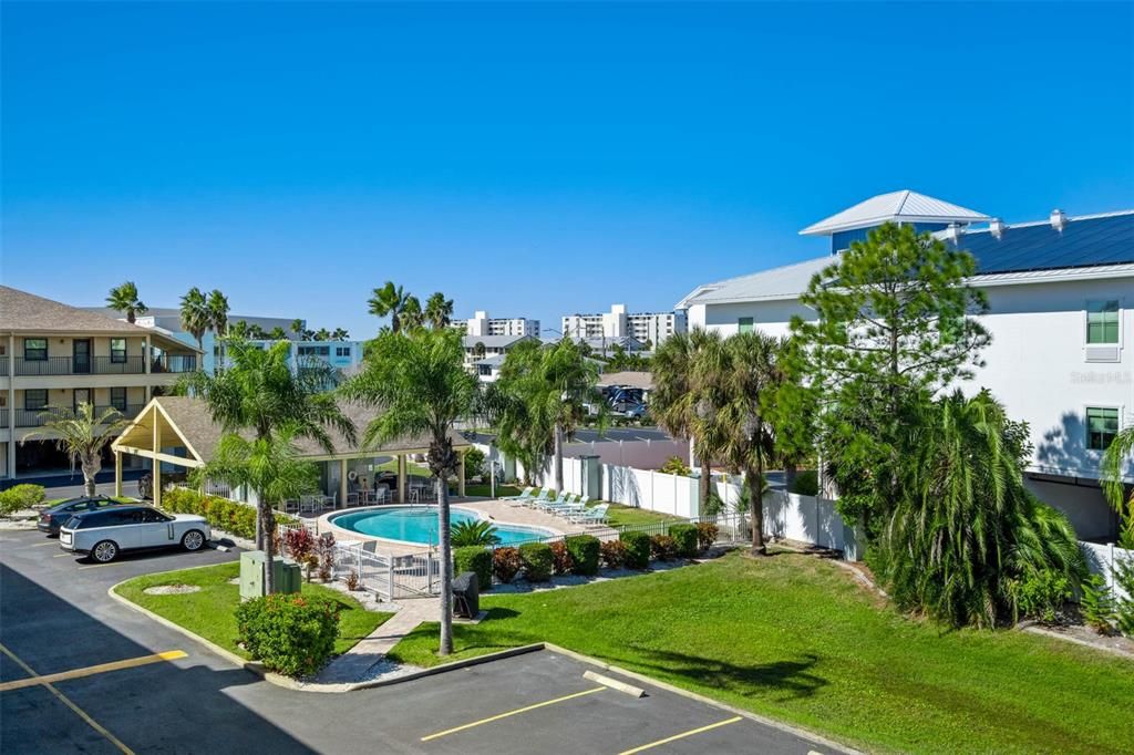 合同活跃: $280,000 (2 贝兹, 2 浴室, 928 平方英尺)