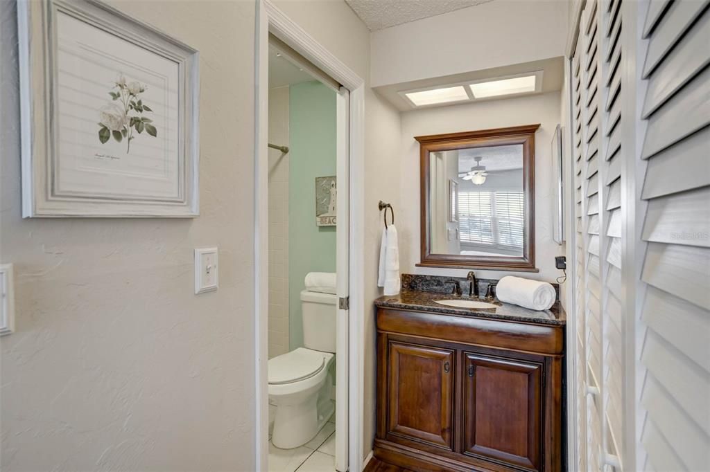 合同活跃: $280,000 (2 贝兹, 2 浴室, 928 平方英尺)