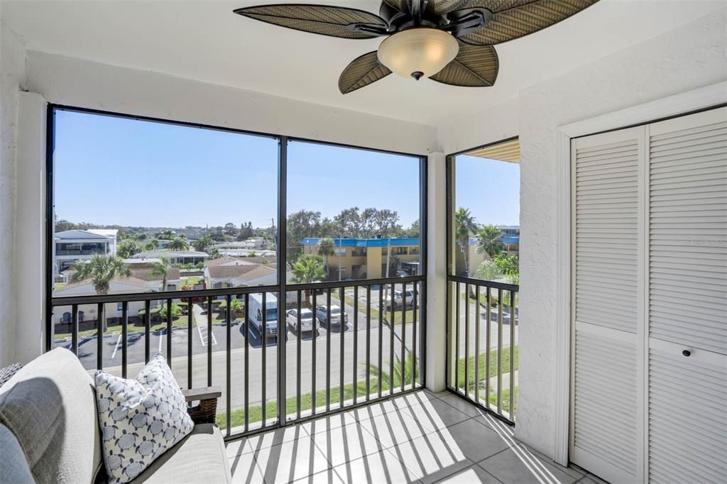 合同活跃: $280,000 (2 贝兹, 2 浴室, 928 平方英尺)