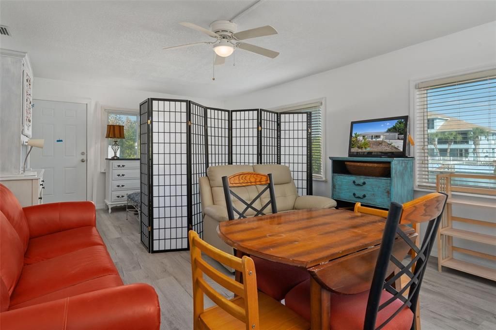 For Sale: $349,900 (4 beds, 2 baths, 1688 Square Feet)