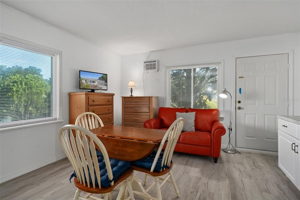 For Sale: $349,900 (4 beds, 2 baths, 1688 Square Feet)