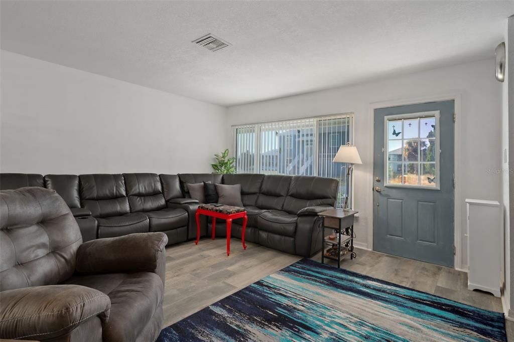 For Sale: $349,900 (4 beds, 2 baths, 1688 Square Feet)