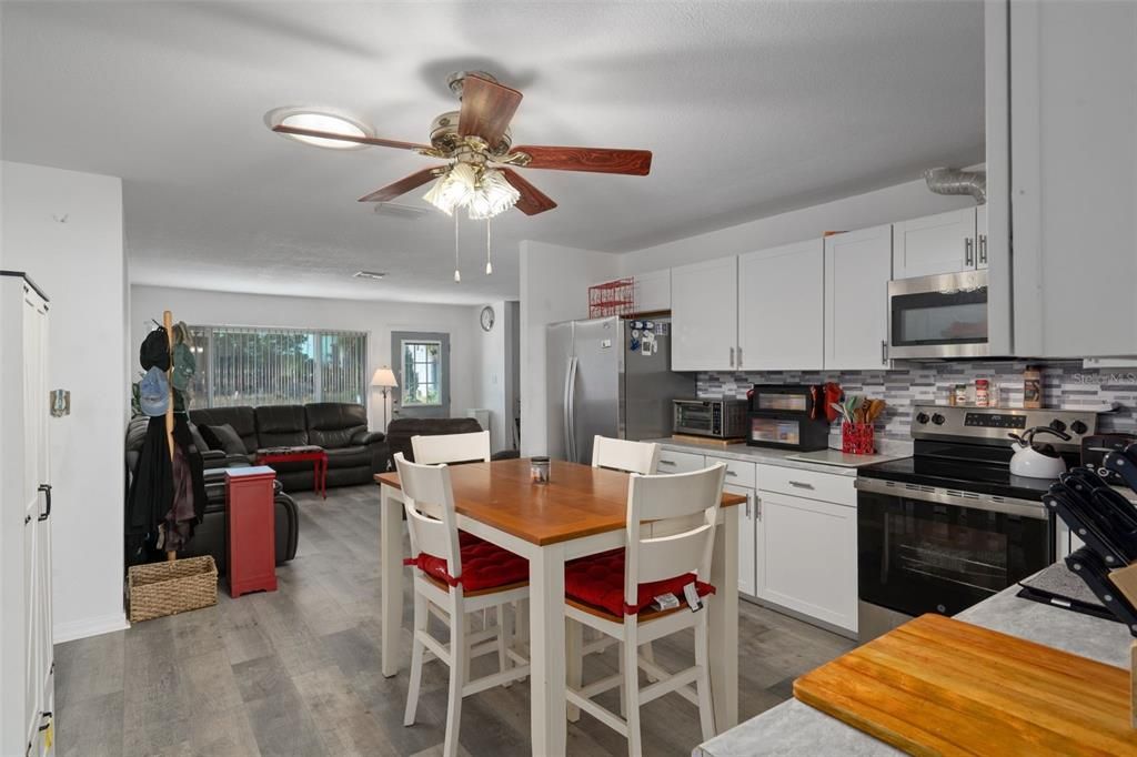 For Sale: $349,900 (4 beds, 2 baths, 1688 Square Feet)