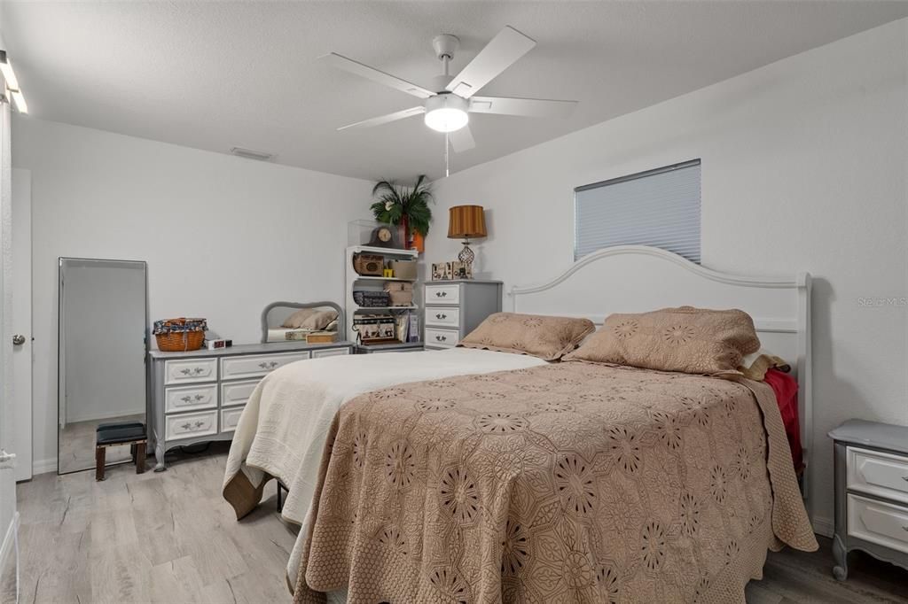 For Sale: $349,900 (4 beds, 2 baths, 1688 Square Feet)