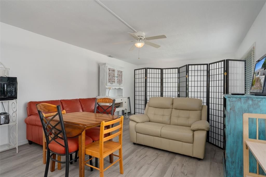 For Sale: $349,900 (4 beds, 2 baths, 1688 Square Feet)