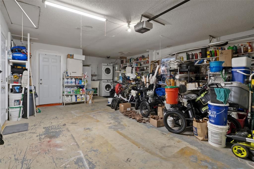 For Sale: $349,900 (4 beds, 2 baths, 1688 Square Feet)