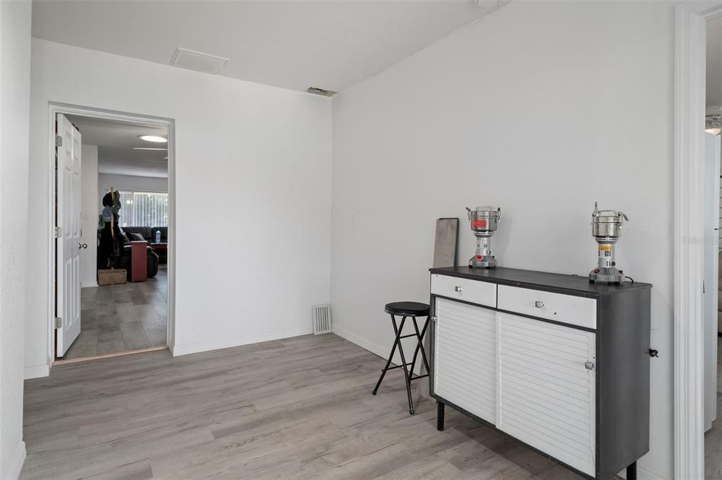 For Sale: $349,900 (4 beds, 2 baths, 1688 Square Feet)