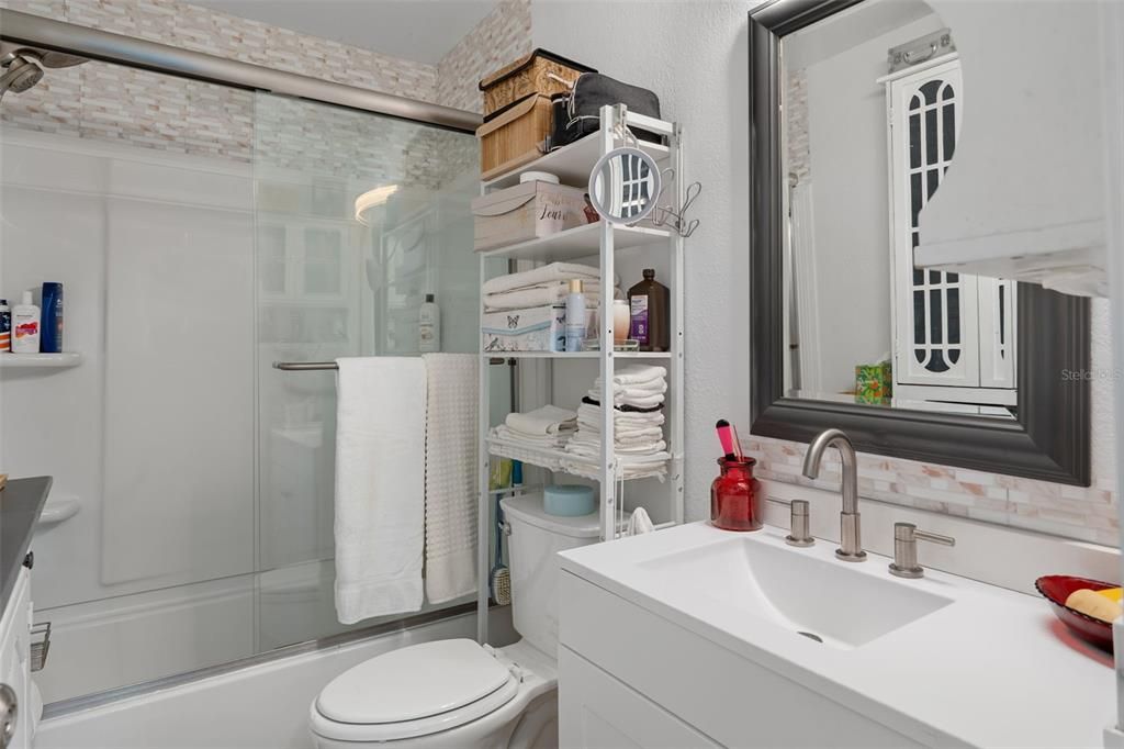 For Sale: $349,900 (4 beds, 2 baths, 1688 Square Feet)