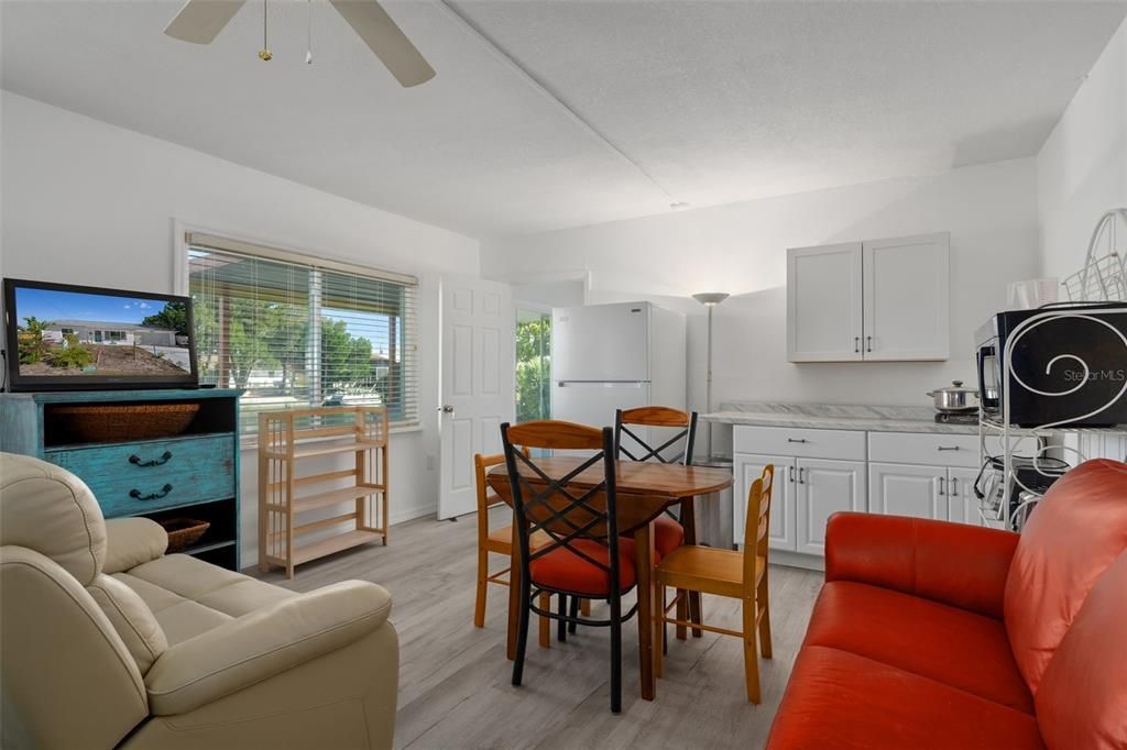 For Sale: $349,900 (4 beds, 2 baths, 1688 Square Feet)