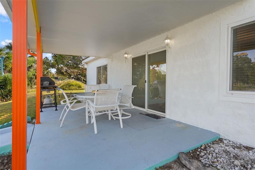 For Sale: $349,900 (4 beds, 2 baths, 1688 Square Feet)