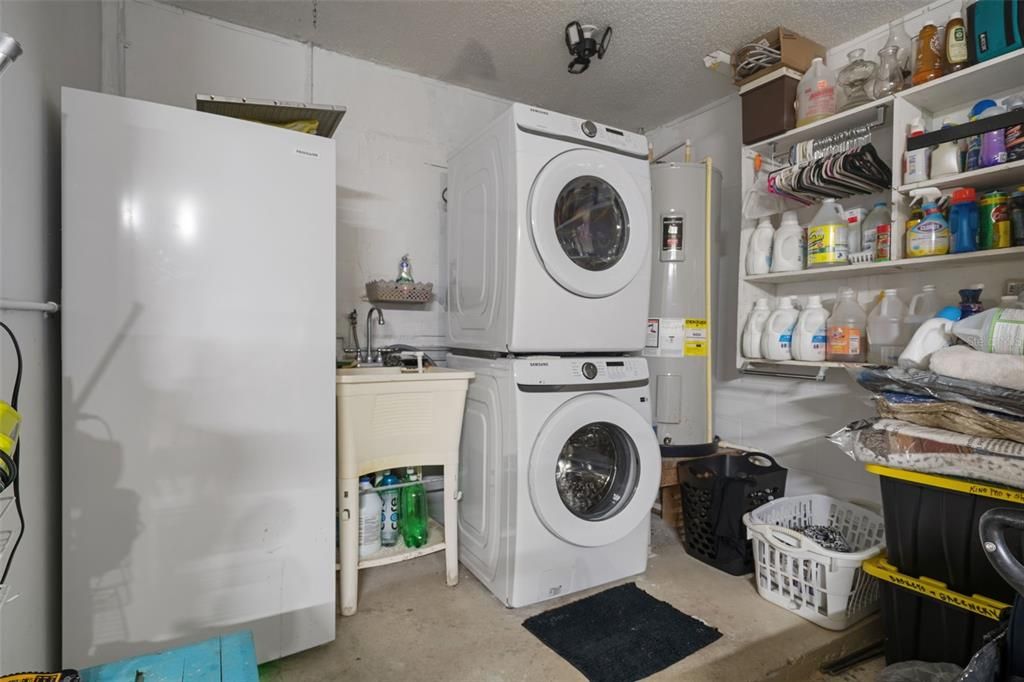 For Sale: $349,900 (4 beds, 2 baths, 1688 Square Feet)