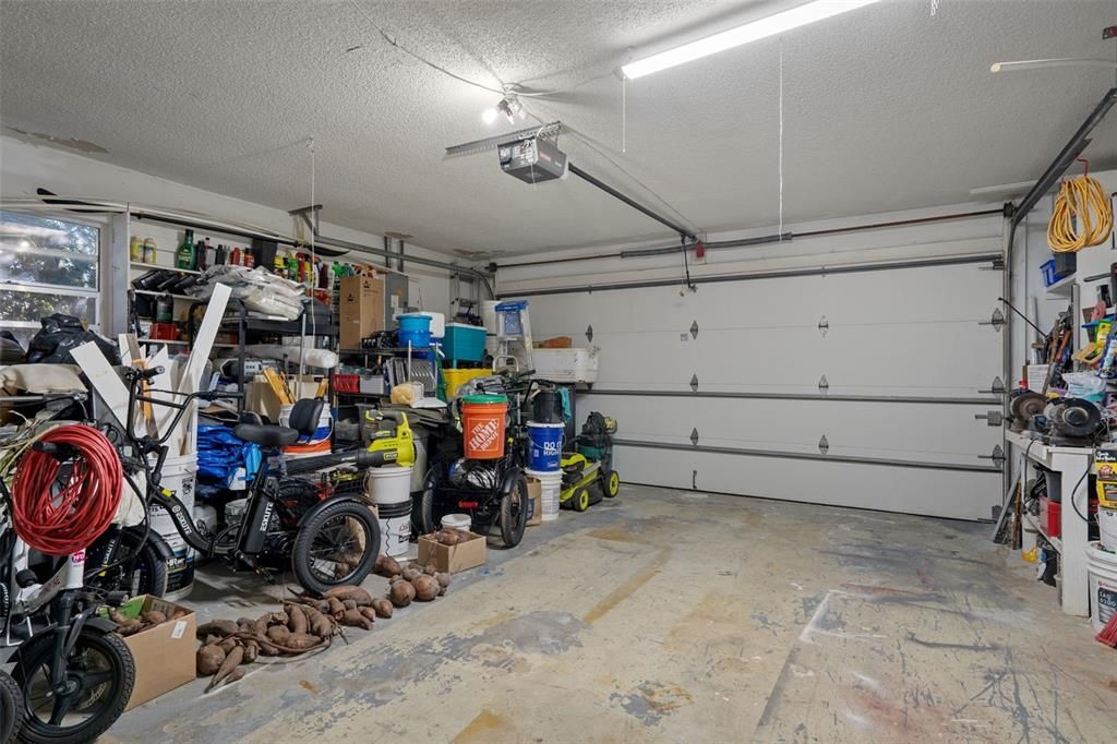 For Sale: $349,900 (4 beds, 2 baths, 1688 Square Feet)