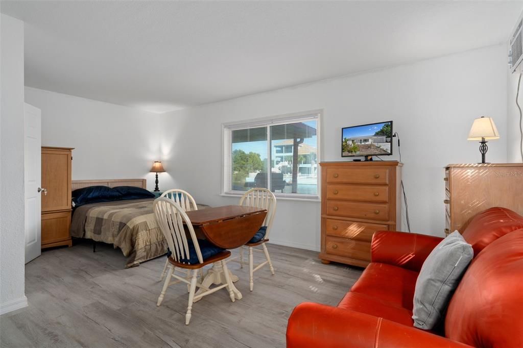 For Sale: $349,900 (4 beds, 2 baths, 1688 Square Feet)