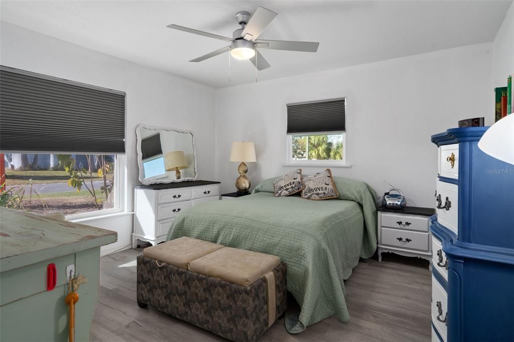 For Sale: $349,900 (4 beds, 2 baths, 1688 Square Feet)