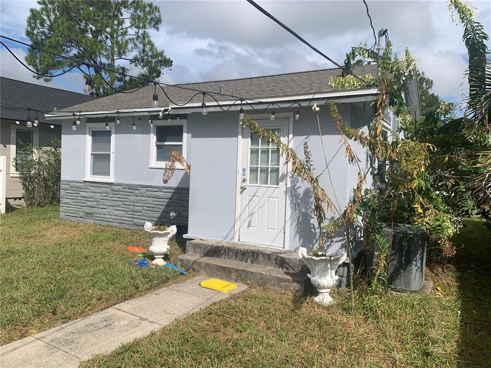 合同活跃: $249,900 (3 贝兹, 2 浴室, 930 平方英尺)