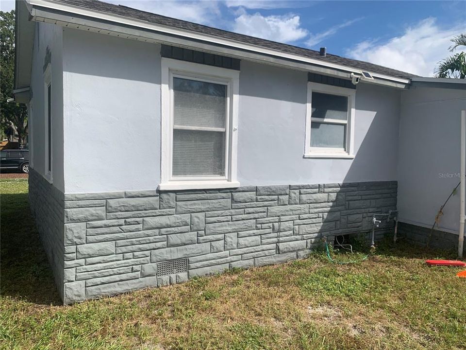 合同活跃: $249,900 (3 贝兹, 2 浴室, 930 平方英尺)