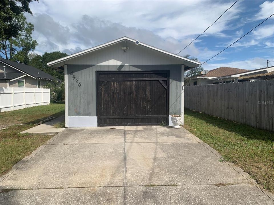 合同活跃: $249,900 (3 贝兹, 2 浴室, 930 平方英尺)